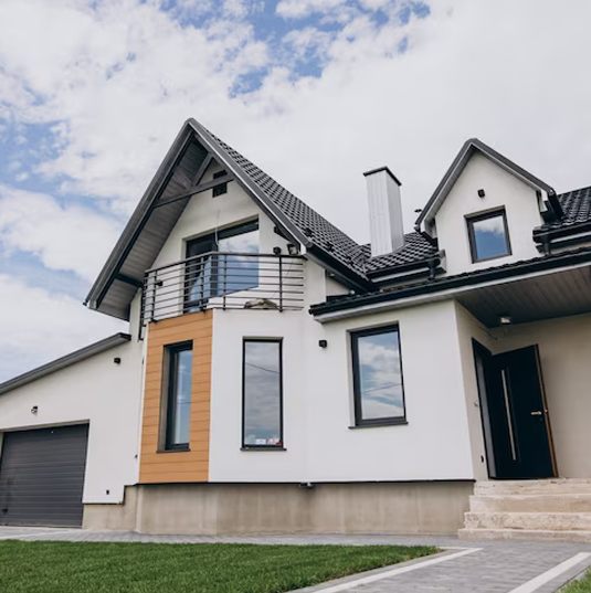 Homeowners planning an easy home sale
